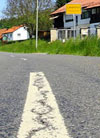 Die Risse und Löcher in der Lehenthaler Ortsdurchfahrt sollen bald Vergangenheit sein. Die Risse und Löcher in der Lehenthaler Ortsdurchfahrt sollen bald Vergangenheit sein.